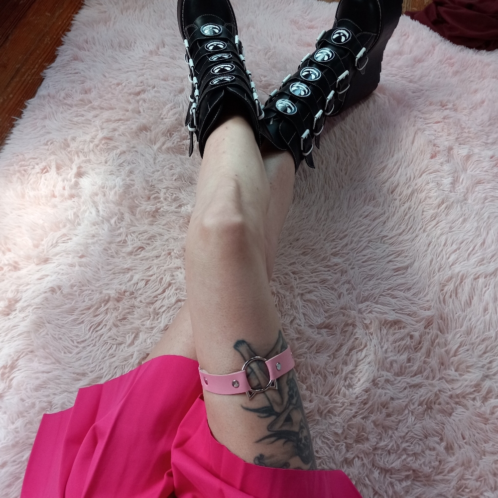 😵Pastel Goth kitty accent baby pink adjustable thigh garter! Nwot! - Picture 9 of 10